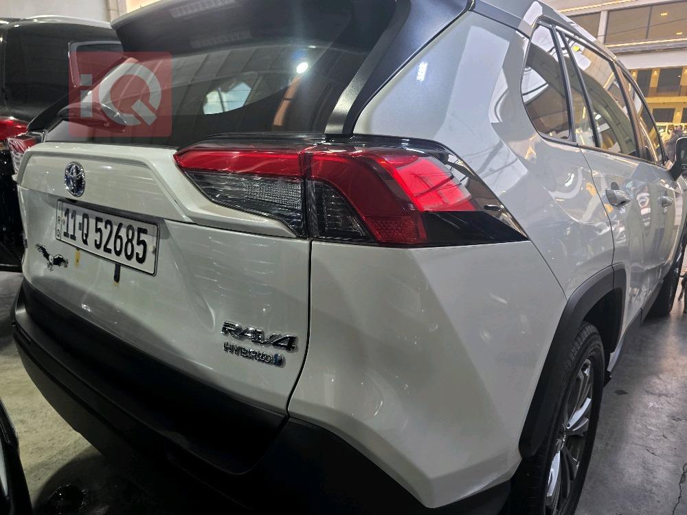 تۆیۆتا ڕاڤ 4